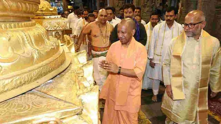 తిరుమలలో శ్రీవారిని దర్శించుకున్న యూపీ సీఎం యోగి