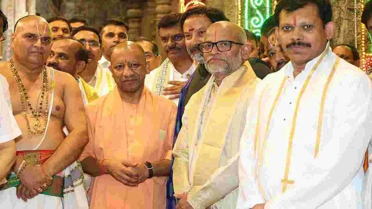 తిరుమలలో శ్రీవారిని దర్శించుకున్న యూపీ సీఎం యోగి