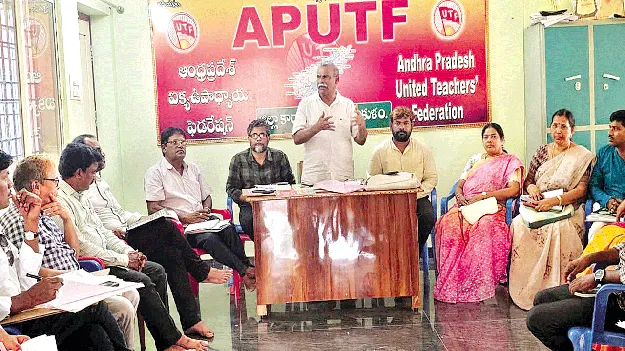  29 శాతం ఐఆర్‌ ప్రకటించాలి 