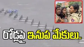 ఢిల్లీలో ఉద్రిక్తత.. బారికేడ్లతో పాటు రోడ్లపై ఇనుప మేకులు..