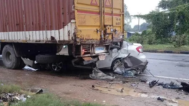 రోడ్డు పక్కన నిలిపే వాహనాలతోనే ప్రమాదాలు