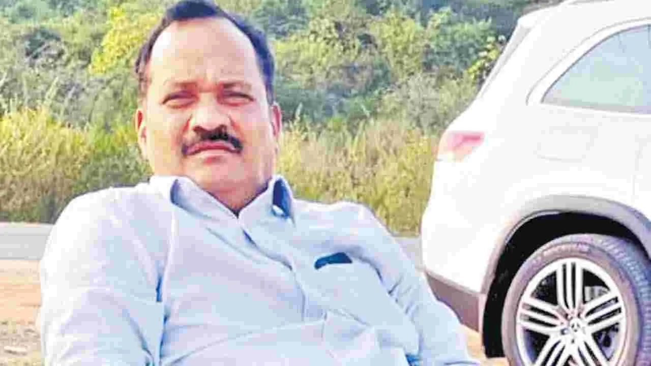 రియల్‌ ఎస్టేట్‌ వ్యాపారి ఆత్మహత్య