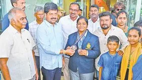 కామన్వెల్త్‌ పవర్‌లిఫ్టింగ్‌లో ఎక్సైజ్‌ కానిస్టేబుల్‌ సత్తా