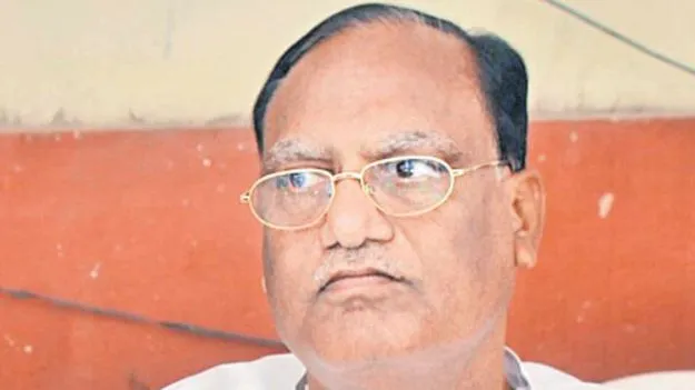 తాతా మధు, నవీన్‌కుమార్‌రెడ్డిపై   సస్పెన్షన్‌ వేటు