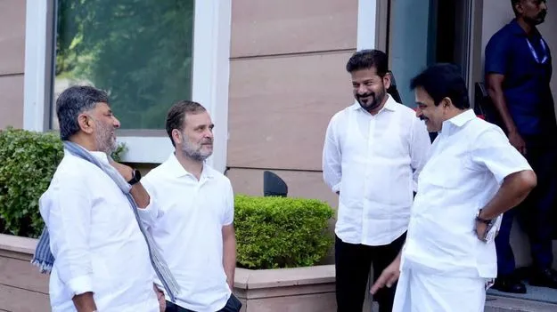 సీడబ్ల్యూసీ సమావేశానికి ముందు కీలక నేతలతో రేవంత్‌రెడ్డి..