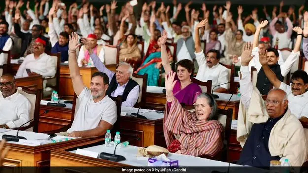 జ్ఞానేశ్‌ను తప్పించే వరకు పోరాటం ఆగదు.. మాక్ పార్లమెంట్‌లో రాహుల్ గాంధీ