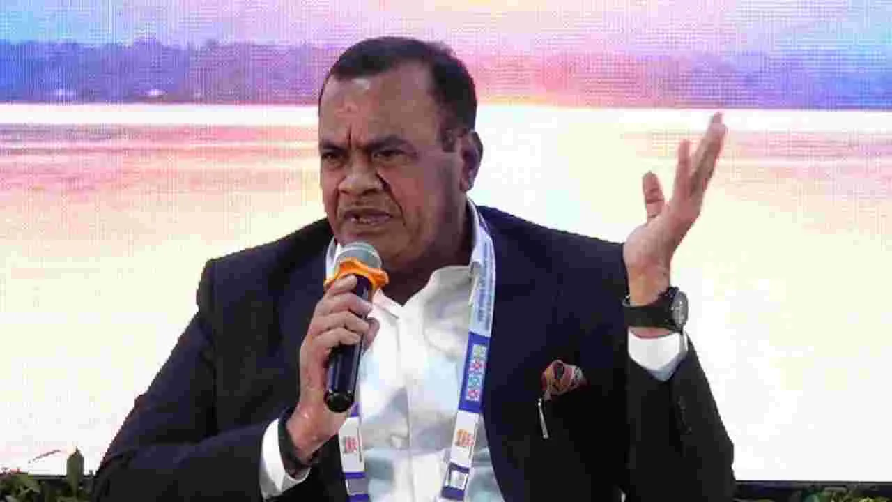 రహదారుల నిర్మాణంలో భద్రతకే పెద్దపీట