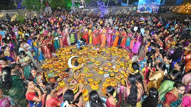 ఎంగిలిపూల గౌరమ్మ వెలిసెనమ్మో మా వాడలోన..