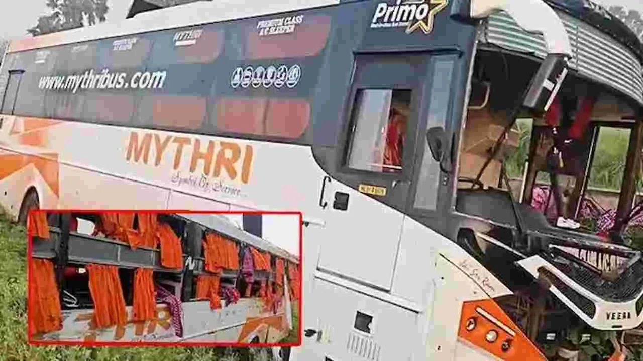 ట్రావెల్స్ బస్సు బోల్తా.. 11మందికి గాయాలు – politics ట్రావెల్స్ బస్సు బోల్తా.. 11మందికి గాయాలు – politics