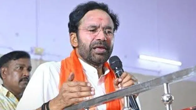 ఢిల్లీలో మీకు హక్కులు.. తెలంగాణలో మాకు నిర్బంధాలా?