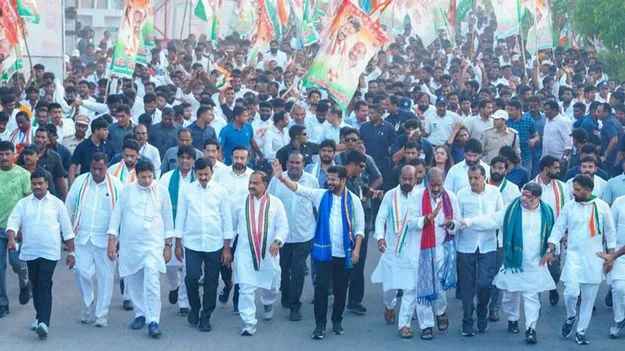 వేల మందితో పాదయాత్ర!