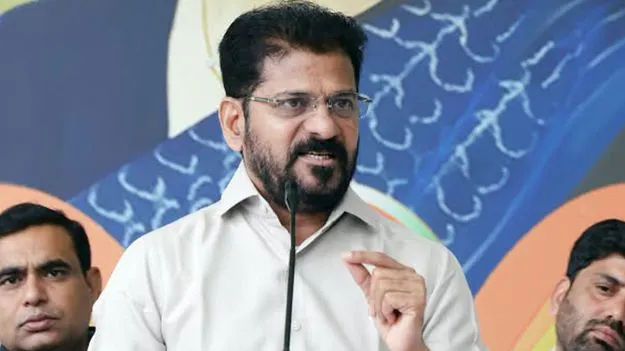 మియాపూర్‌ భూములు కొల్లగొట్టేందుకు..కేసీఆర్‌కు ముడుపులు