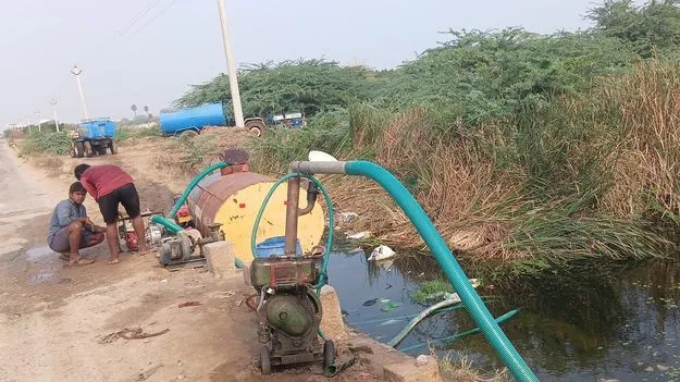 పంటకు మురుగు నీరే దిక్కాయె! 