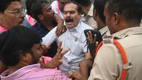 ఎంజీఎంలో మళ్లీ ఊడిన పైకప్పు పెచ్చులు!