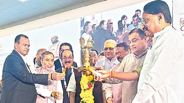 తెలంగాణలోని కీలక ప్రాజెక్టులకు సహకరించండి