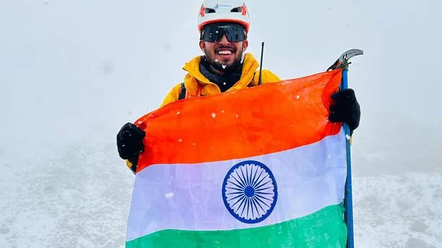 తెలంగాణ యువకుడి ‘హర్‌ శిఖర్‌ పర్‌ తిరంగా’