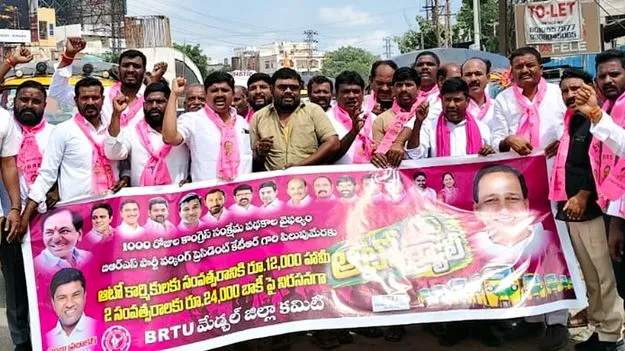 ఆటో డ్రైవర్ల సమస్యలు పరిష్కరించాలని బి ఆర్ టి యు మేడ్చల్ జిల్లా అధ్యక్షుడు సంబు ప్రభాకర్ ఆటో ర్యాలీ