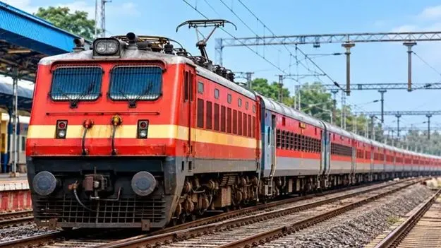 ప్రయాణికులకు అలర్ట్.. తుఫాన్ వేళ ఈ రైళ్ల రద్దు