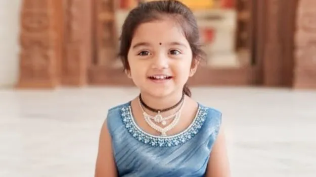 ఆడుకునేందుకు కారెక్కి.. ఊపిరాడక నాలుగేళ్ల చిన్నారి మృతి