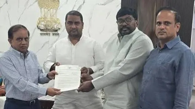 పట్టభద్రుల ఎమ్మెల్సీ ఓటర్ల నమోదు గడువును పొడిగించండి