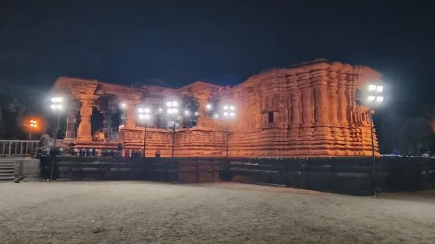 శివార్ల నుంచి ముంగిళ్లలోకొచ్చి బతుకమ్మగా పువ్వుల నవ్వులు! 