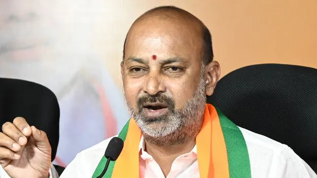 ఫామ్‌ఎస్‌ కు కాంగ్రెస్‌ నేతలు.. పెద్ద జోక్‌ 