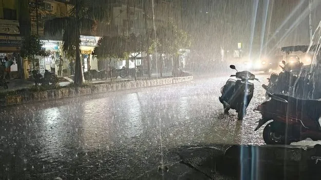 హైదరాబాద్‌లో దంచికొట్టిన వాన 