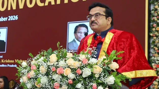 విద్యార్థులు రాజ్యాంగ విలువలకు ప్రాధాన్యమివ్వాలి