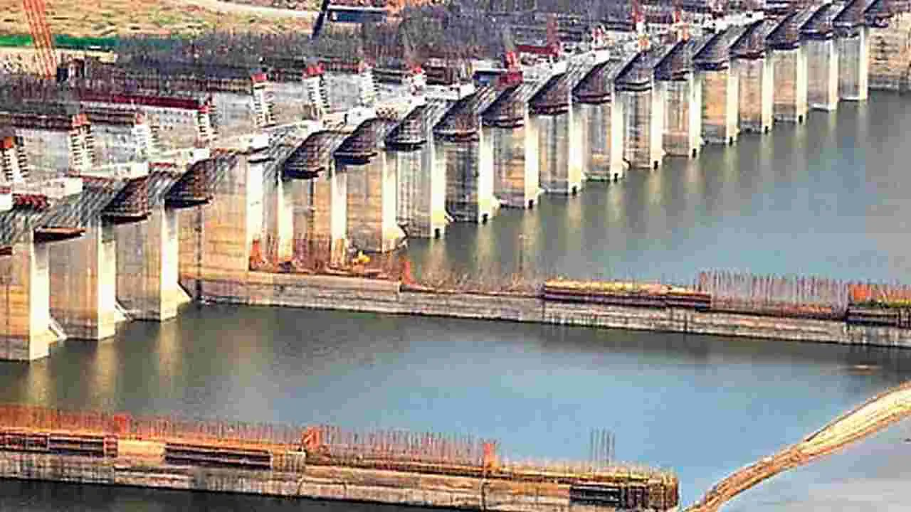పాలమూరు-రంగారెడ్డిని అడ్డుకోండి