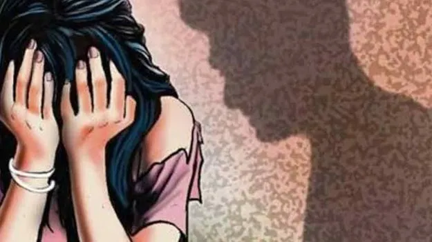 వివాహితకు మాజీ ప్రియుడి వేధింపులు.. సన్నిహితంగా ఉన్న ఫొటోలు బయటపెట్టి.. 