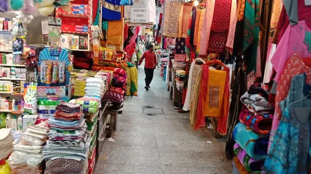 పండుగ వేళ షాపింగ్‌ వెలవెల