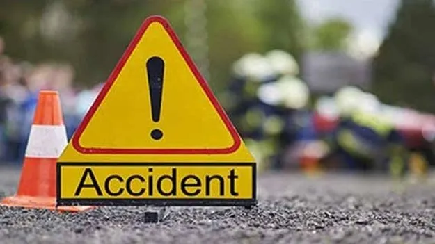 బైక్‌ను ఢీకొన్న వాహనం.. కుటుంబం ఛిద్రం! 