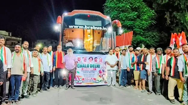 బస్సుల్లో ఢిల్లీకి తరలిన తెలంగాణ కాంగ్రెస్‌ నేతలు