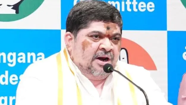 హైదరాబాద్‌కు వచ్చేముందు తెలంగాణ ప్రజలకు క్షమాపణ చెప్పాలి