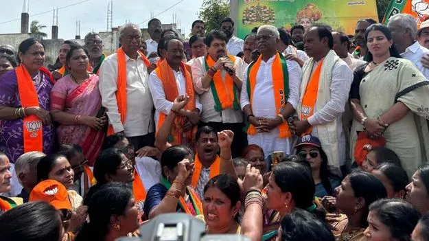 జవహర్‌నగర్‌ డంపింగ్‌ యార్డుపై సీఎం మౌనం వీడాలి