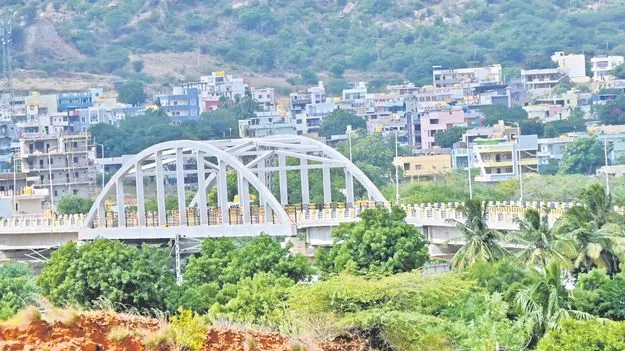 కరువు నేలపై కొత్త వెలుగు