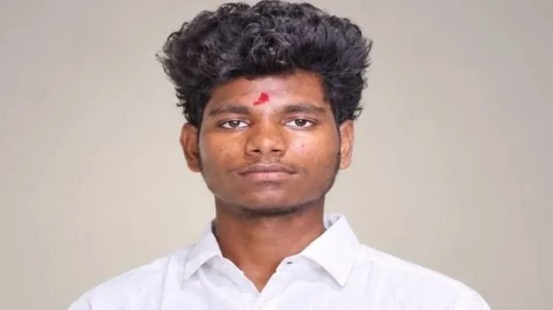 రెస్టారెంట్‌లో కలుషిత ఆహారం తిని యువకుడి మృతి.. 19 మందికి అస్వస్థత