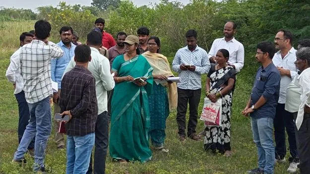 ఎర్రవల్లిలో కొనసాగిన సర్వే 