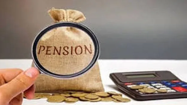 భర్త మరణిస్తే.. వెంటనే భార్యకు పింఛను