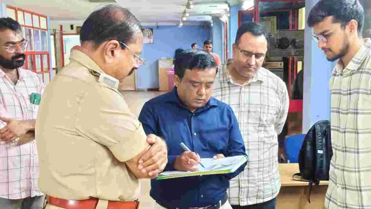 ఉప్పల్‌ ఆర్టీవో కార్యాలయంలో విజిలెన్స్‌ తనిఖీలు