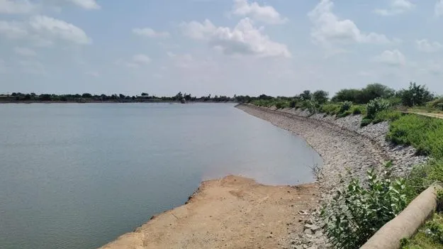 ఫాంహౌజ్‌ పక్కనే కేసీఆర్‌ రిజర్వాయర్‌ కట్టారు