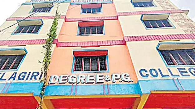 డిగ్రీకి క్లోజింగ్‌ బెల్‌!