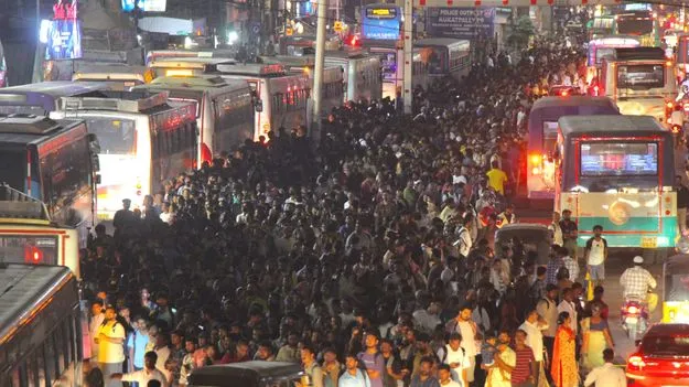 పండుగ పూట పల్లెలకు నగరవాసులు