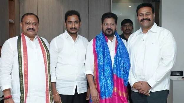 సీఎంను కలిసిన కాంగ్రెస్‌ ఎమ్మెల్సీ అభ్యర్థులు 
