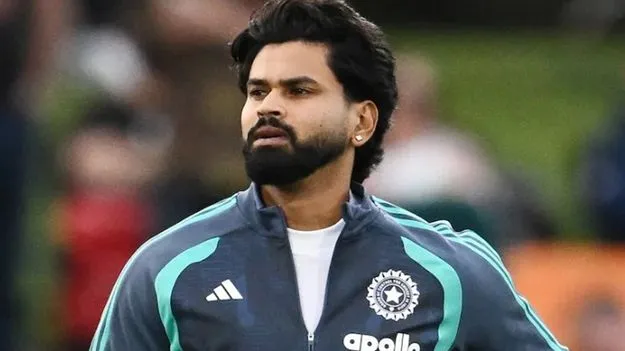 ఒత్తిడంతా బౌలర్లపైనే 