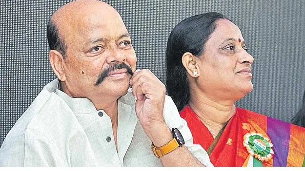 కొండా చూపు..   గులాబీ వైపు!?