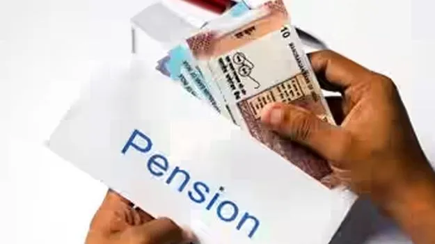 కార్మిక పింఛన్‌ పెంచాలి