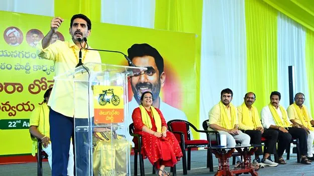 ప్యాలెస్‌లో కూర్చోవడం కాదు.. బయటికి రా!