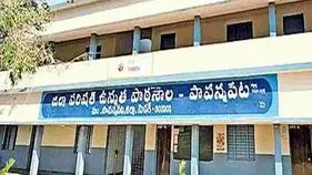 కీచక ఉపాధ్యాయుడిపై సస్పెన్షన్‌ వేటు