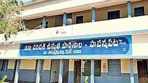 కీచక ఉపాధ్యాయుడిపై సస్పెన్షన్‌ వేటు